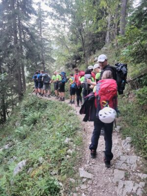 Začetek smo prehodili po gozdni poti. (FOTO: L. Lorenčak)